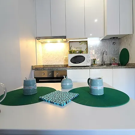 Apartment Sweet Cr *
