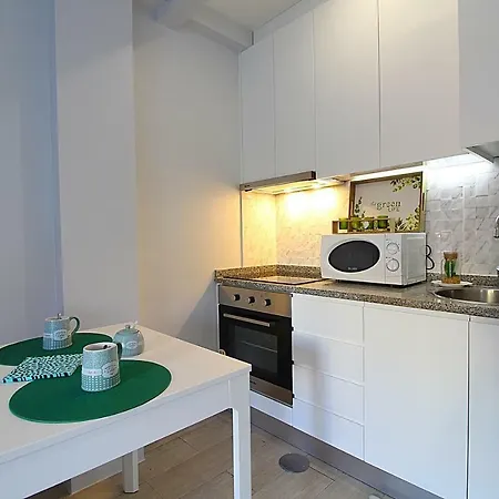 Apartment Sweet Cr *
